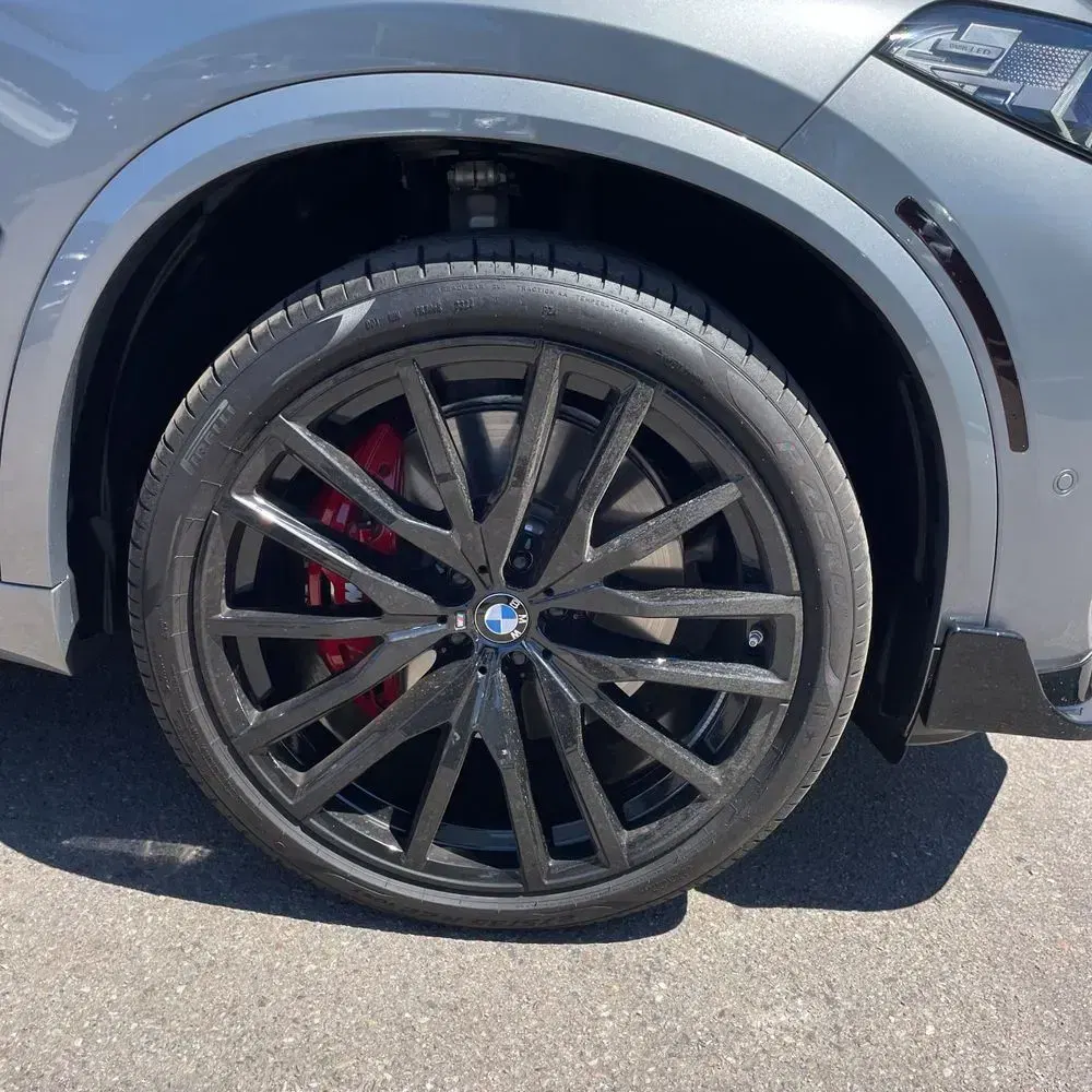 2025 BMW X5 M60i