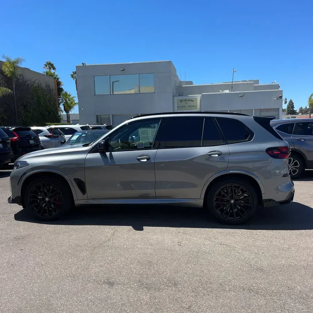 2025 BMW X5 M60i