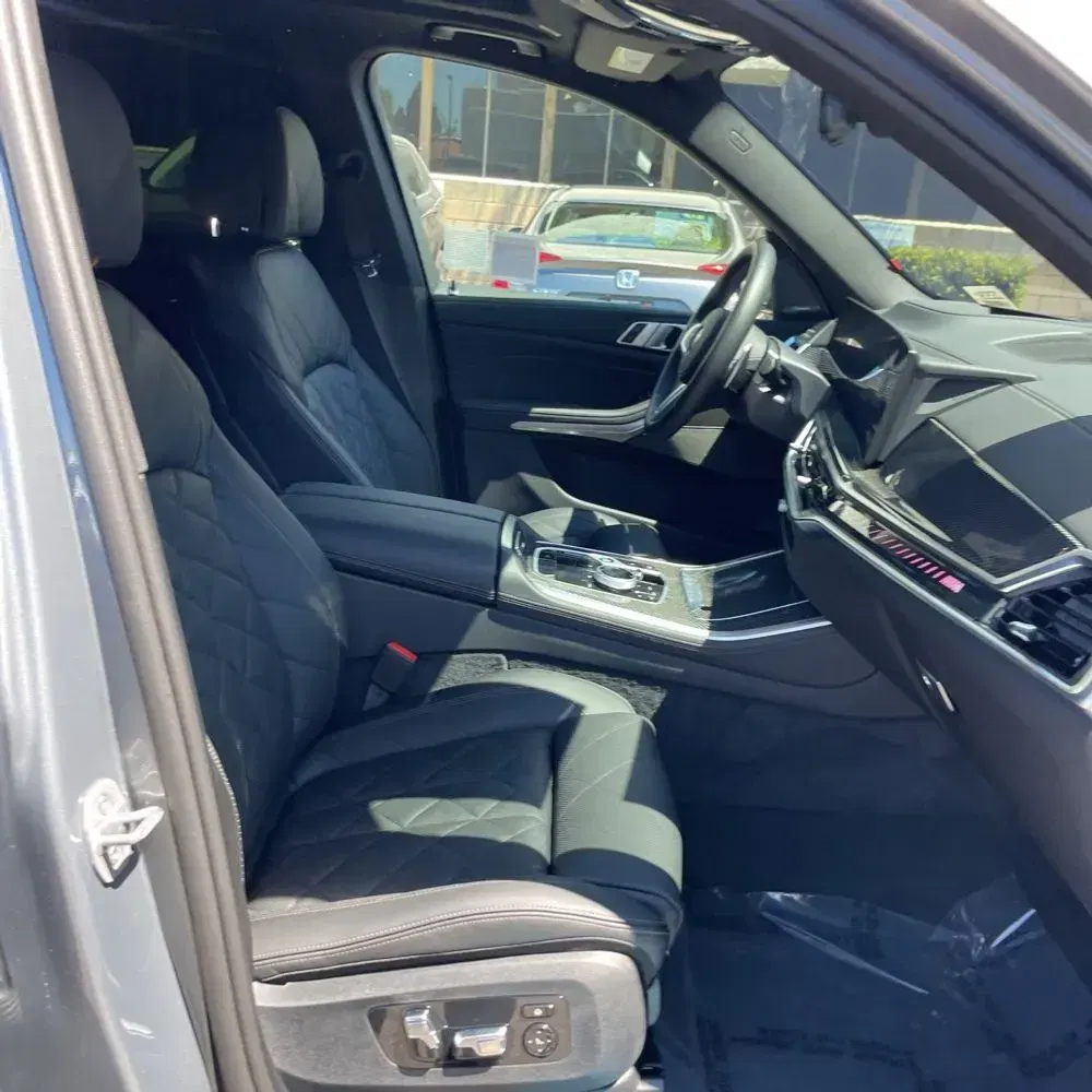 2025 BMW X5 M60i