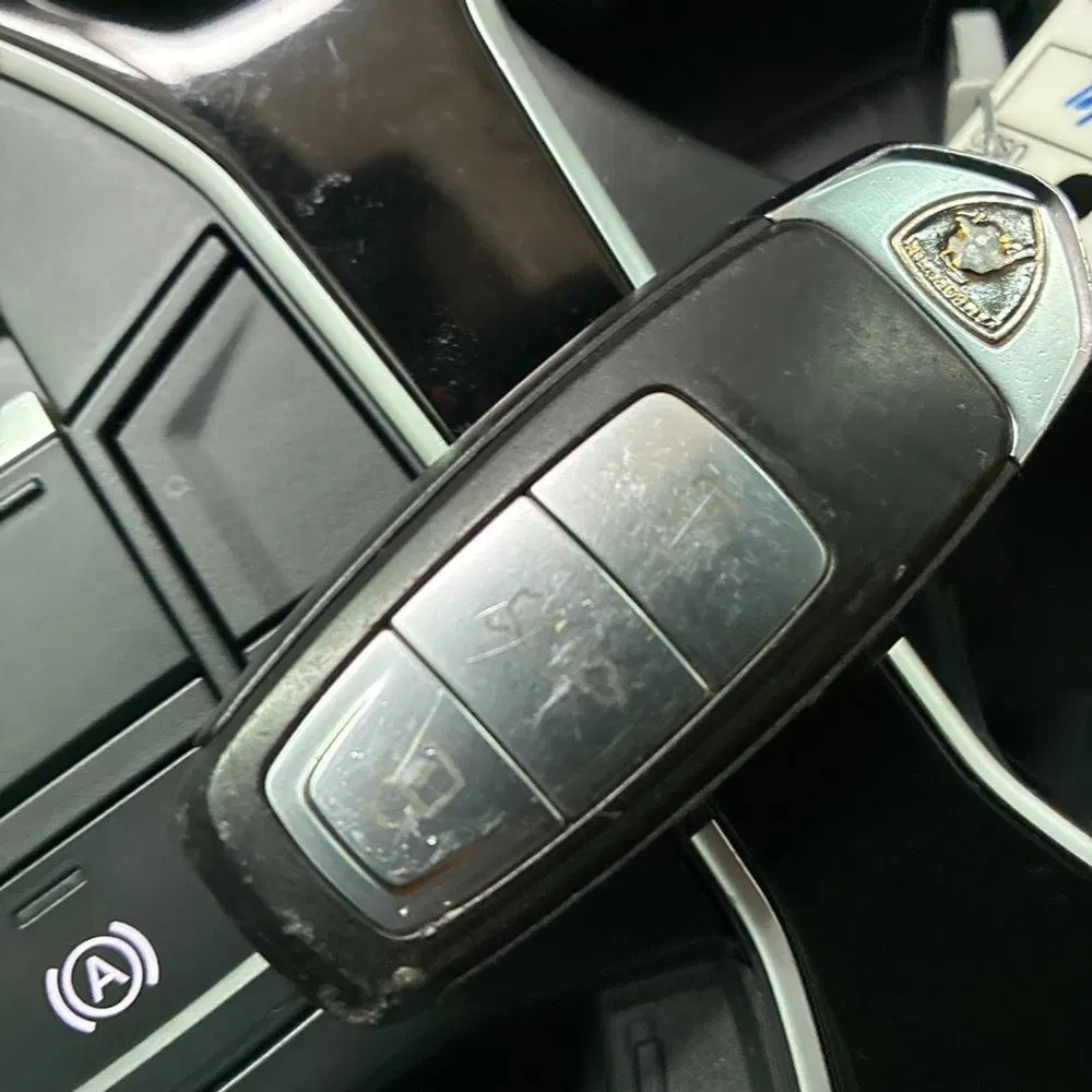 2019 Lamborghini Urus Base