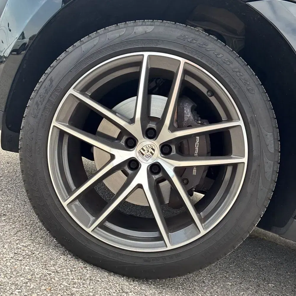 2023 Porsche Macan T