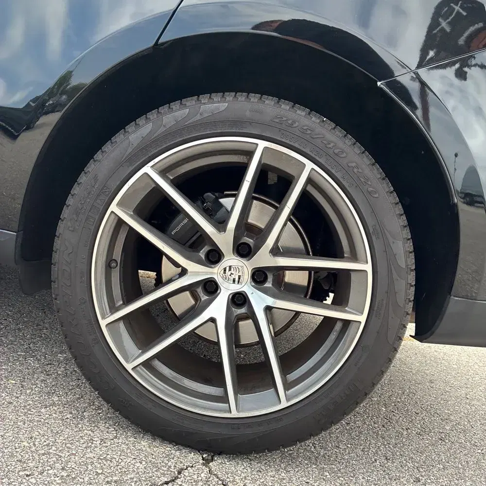 2023 Porsche Macan T
