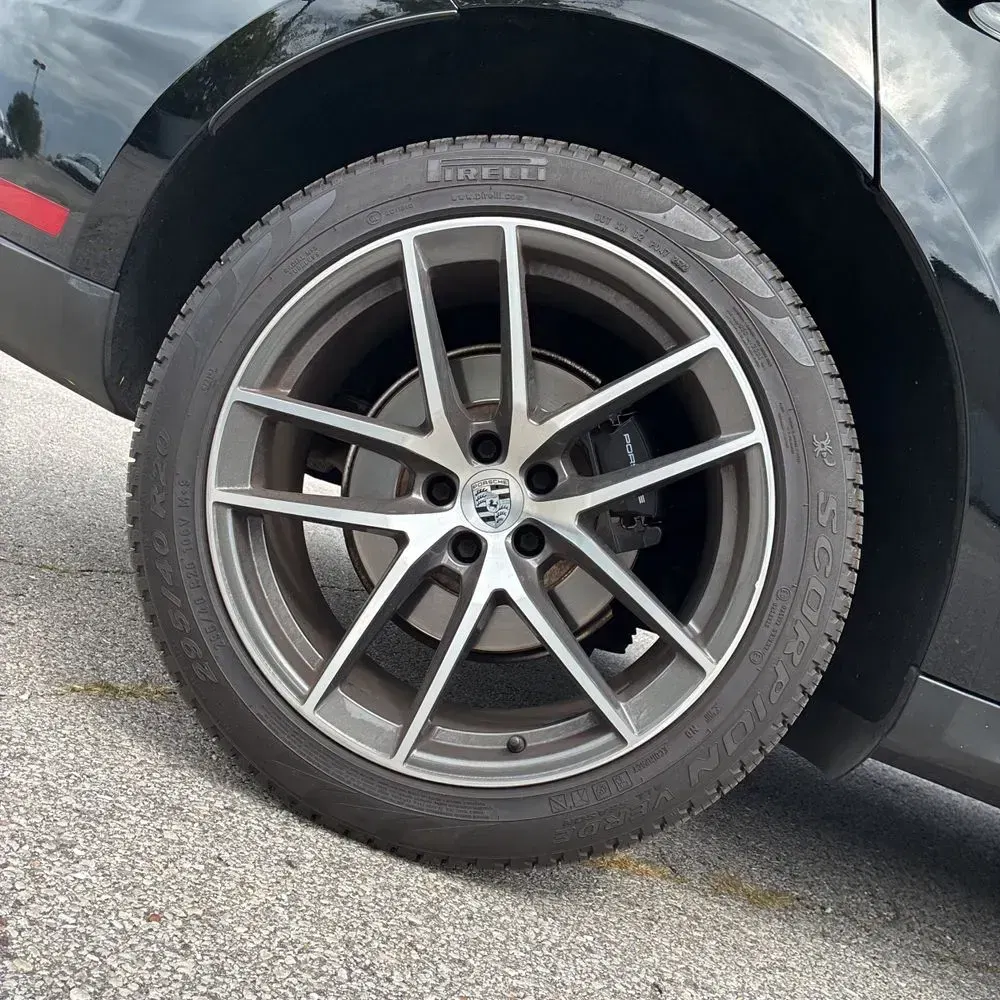 2023 Porsche Macan T