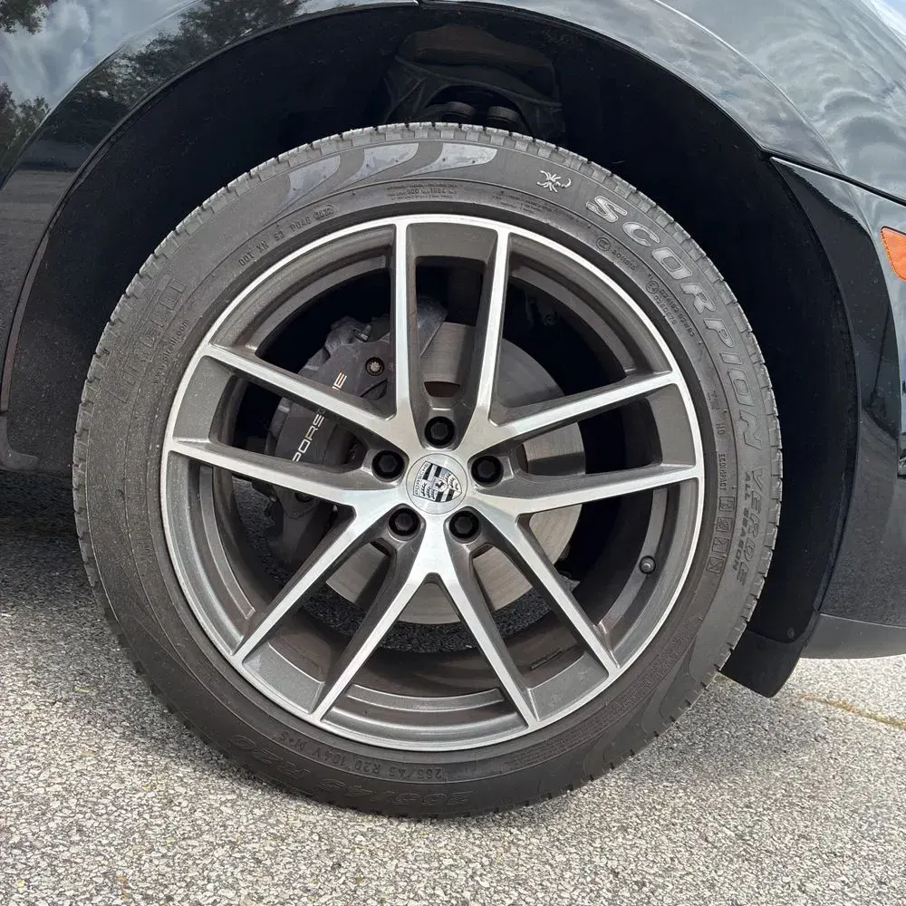 2023 Porsche Macan T