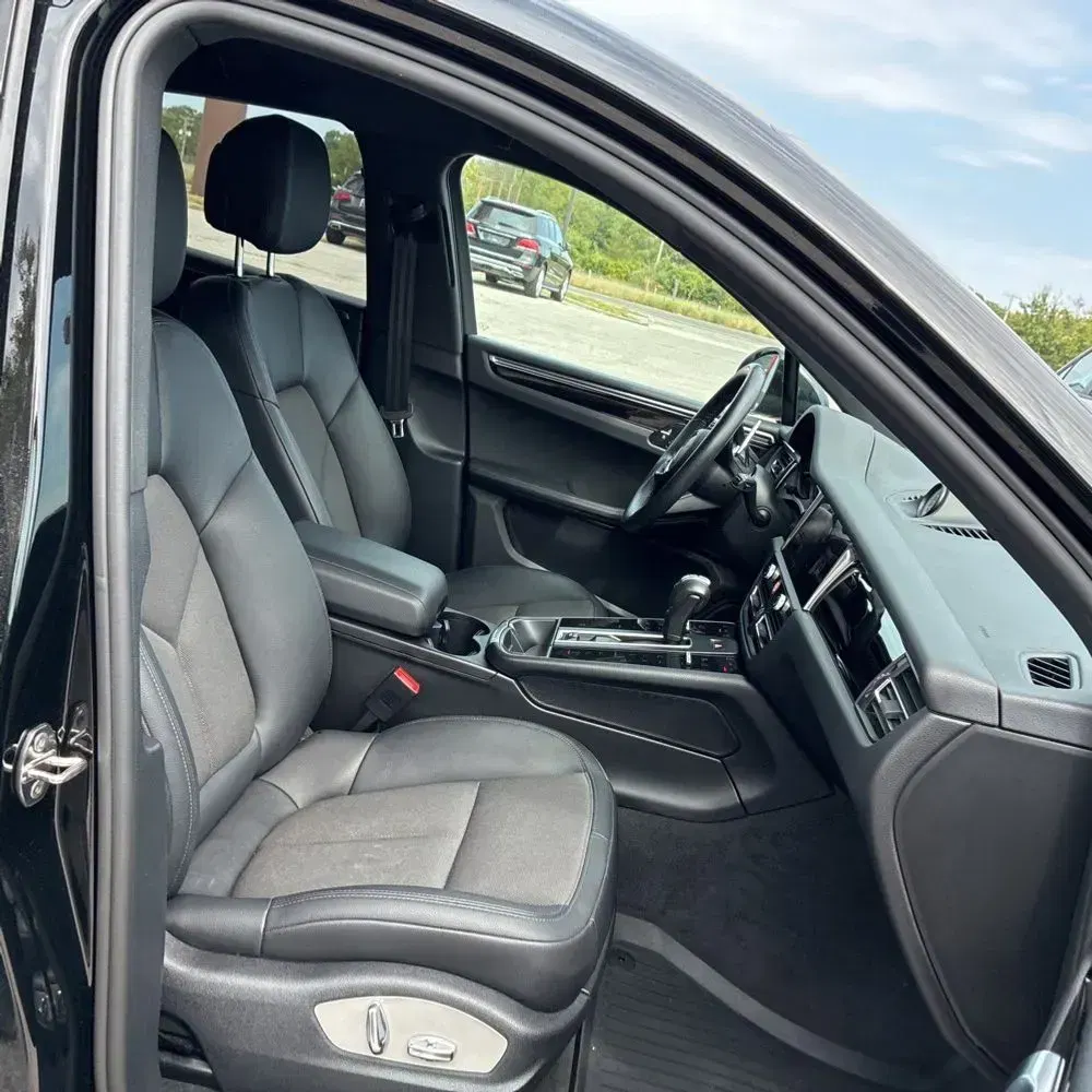 2023 Porsche Macan T