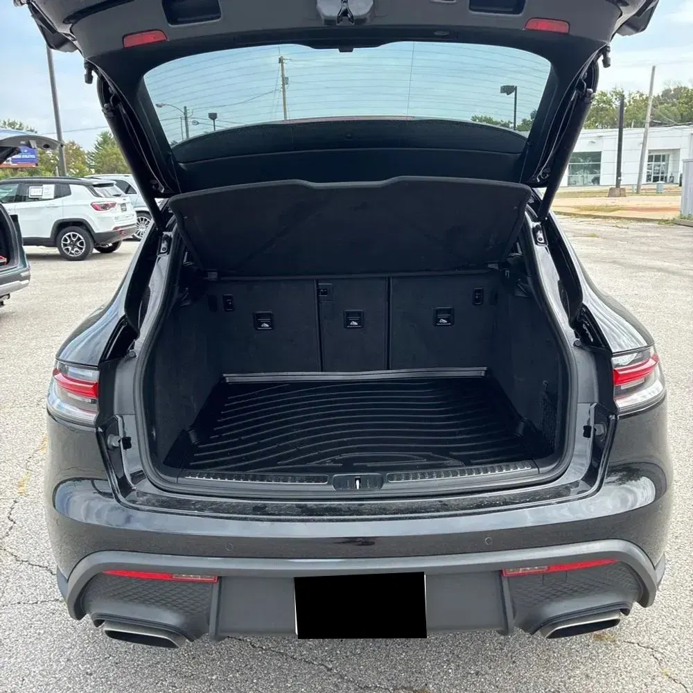 2023 Porsche Macan T