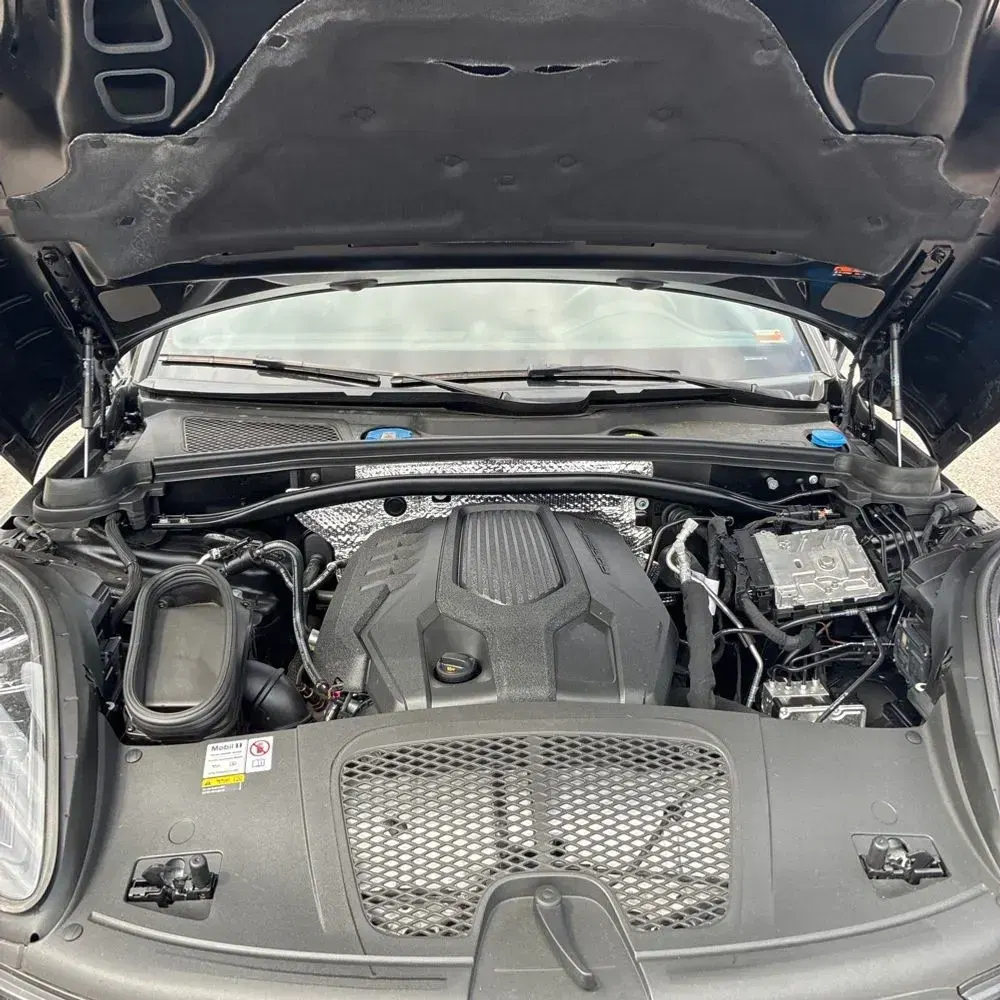 2023 Porsche Macan T