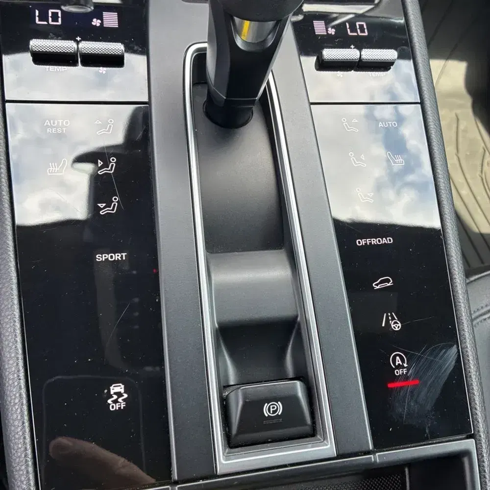 2023 Porsche Macan T