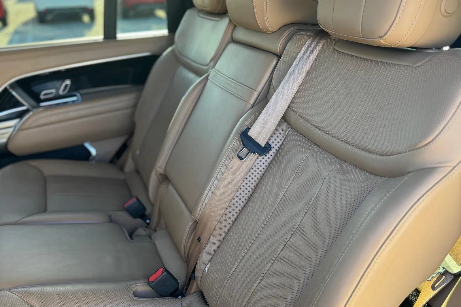 2023 Range Rover P530 SE LWB - Twin-Turbo V8, AWD, Premium Interior Upgrade and Technology Packs, Unmodified