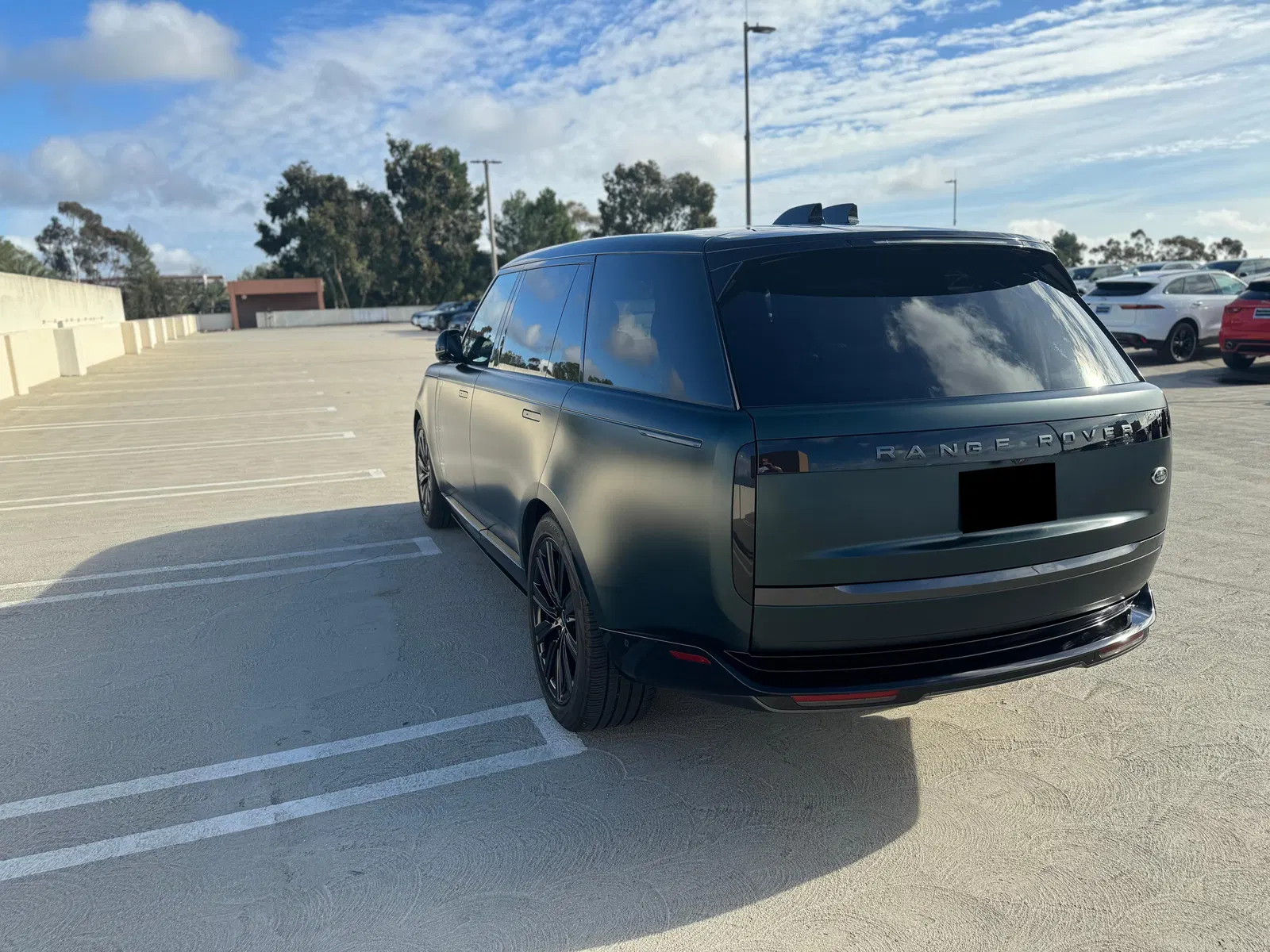 2023 Range Rover P530 SE LWB - Twin-Turbo V8, AWD, Premium Interior Upgrade and Technology Packs, Unmodified
