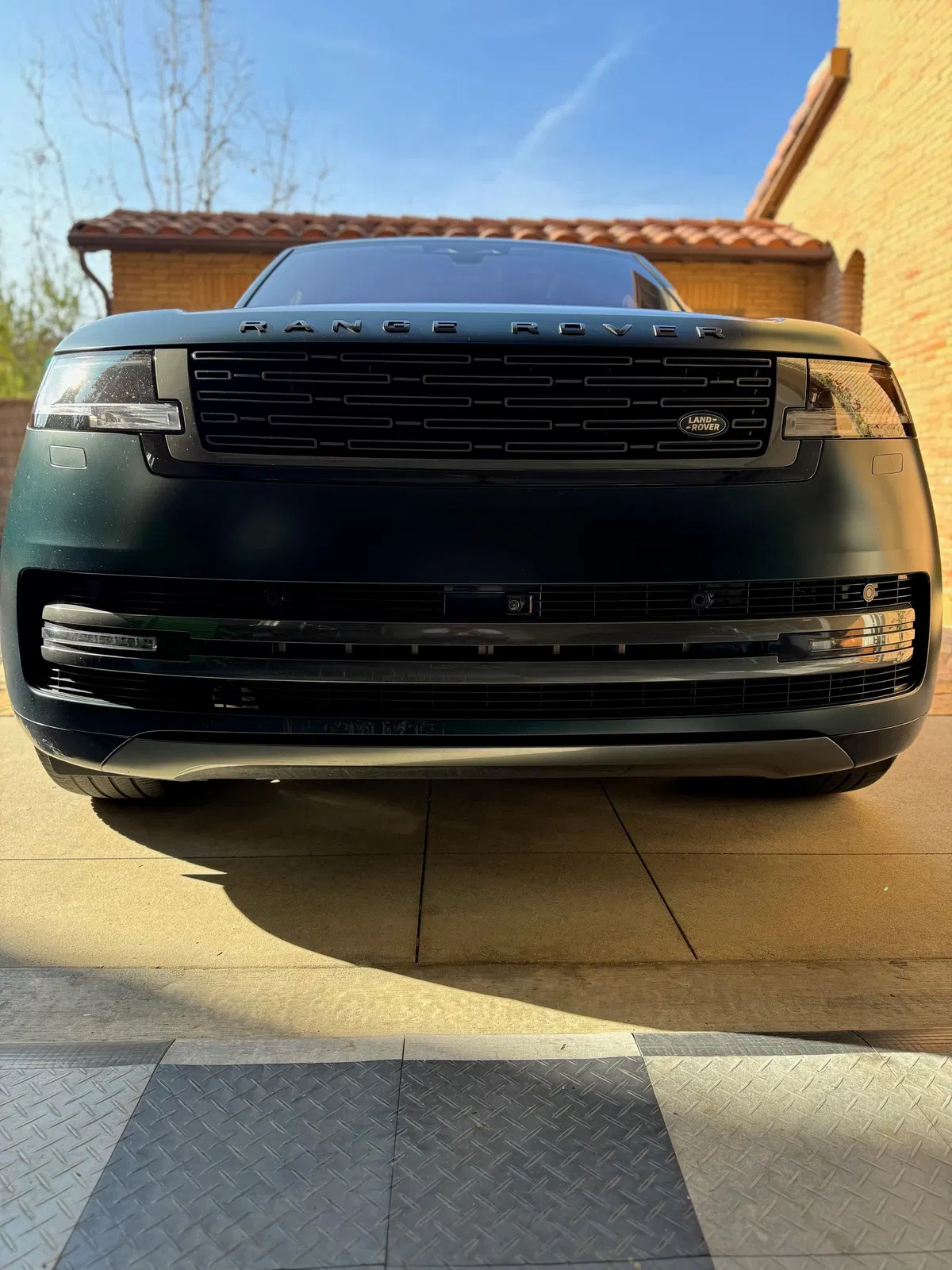 2023 Range Rover P530 SE LWB - Twin-Turbo V8, AWD, Premium Interior Upgrade and Technology Packs, Unmodified