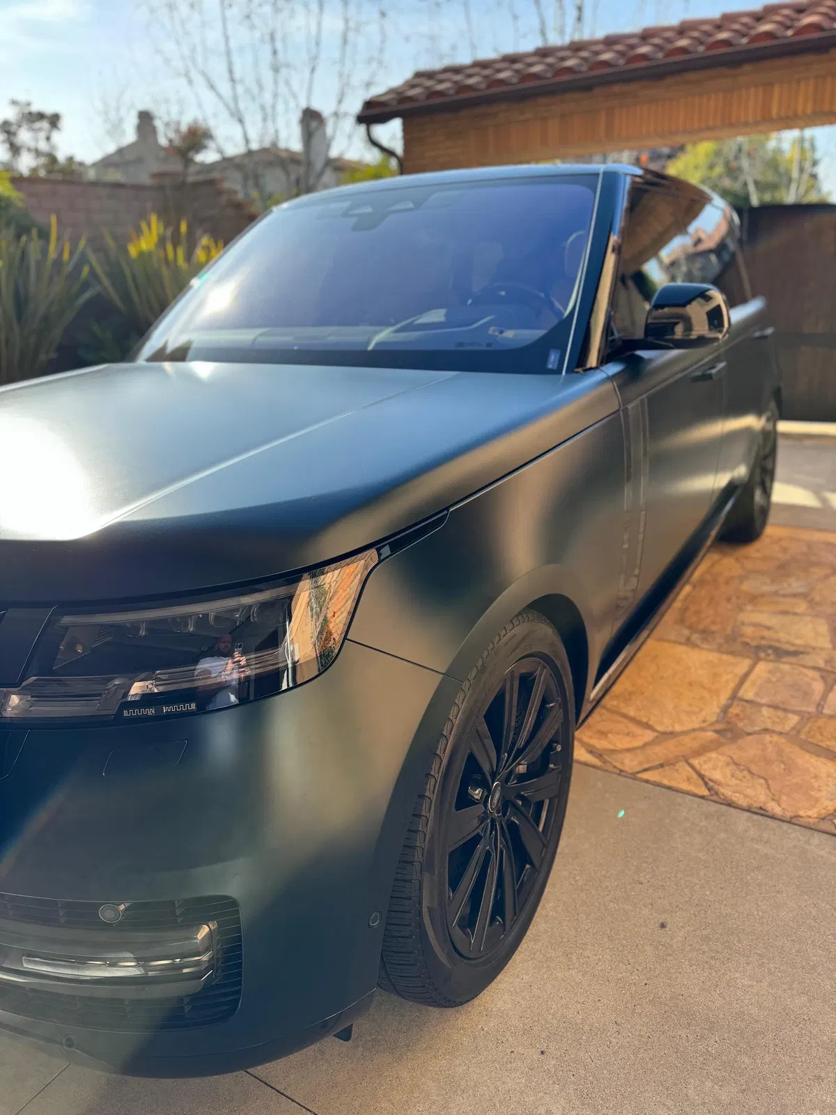 2023 Range Rover P530 SE LWB - Twin-Turbo V8, AWD, Premium Interior Upgrade and Technology Packs, Unmodified