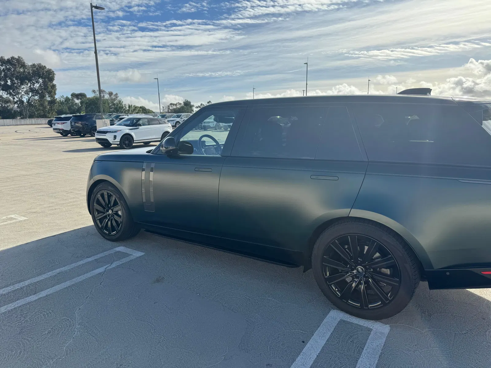 2023 Range Rover P530 SE LWB - Twin-Turbo V8, AWD, Premium Interior Upgrade and Technology Packs, Unmodified
