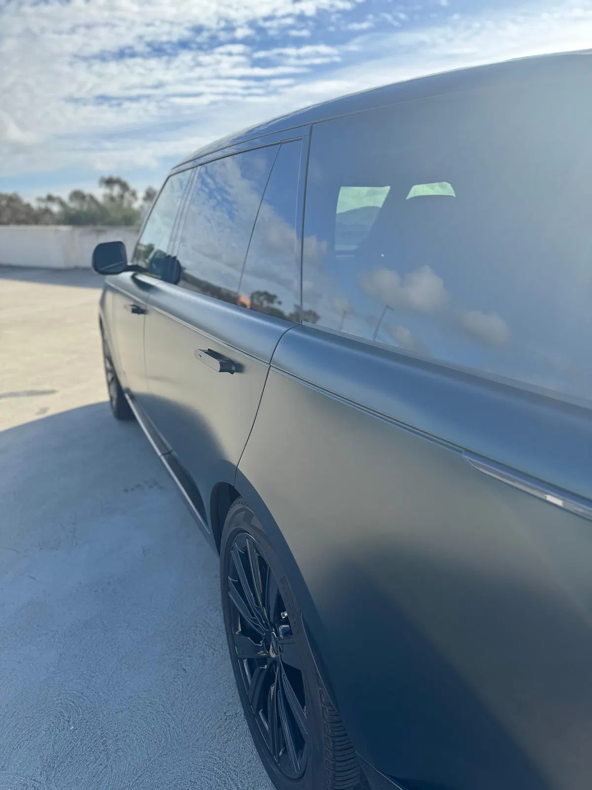 2023 Range Rover P530 SE LWB - Twin-Turbo V8, AWD, Premium Interior Upgrade and Technology Packs, Unmodified