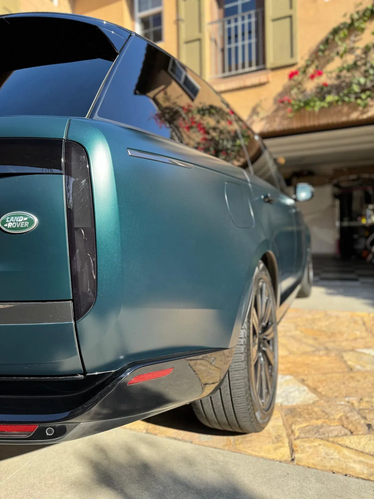 2023 Range Rover P530 SE LWB - Twin-Turbo V8, AWD, Premium Interior Upgrade and Technology Packs, Unmodified