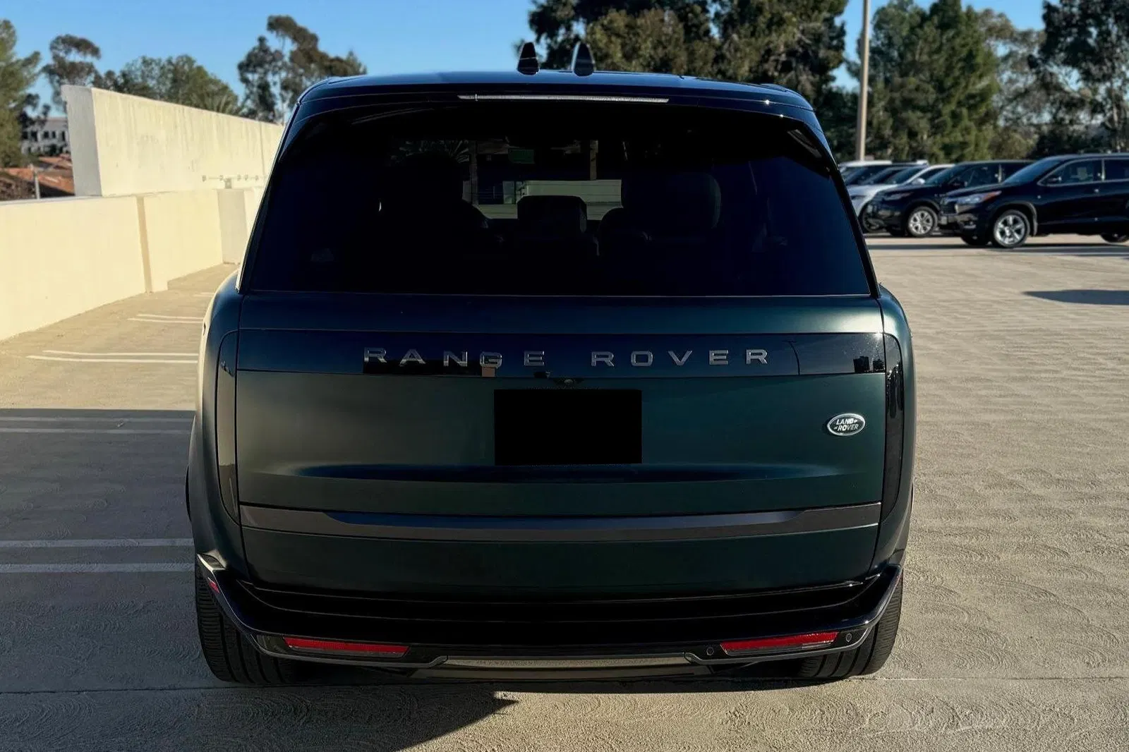 2023 Range Rover P530 SE LWB - Twin-Turbo V8, AWD, Premium Interior Upgrade and Technology Packs, Unmodified