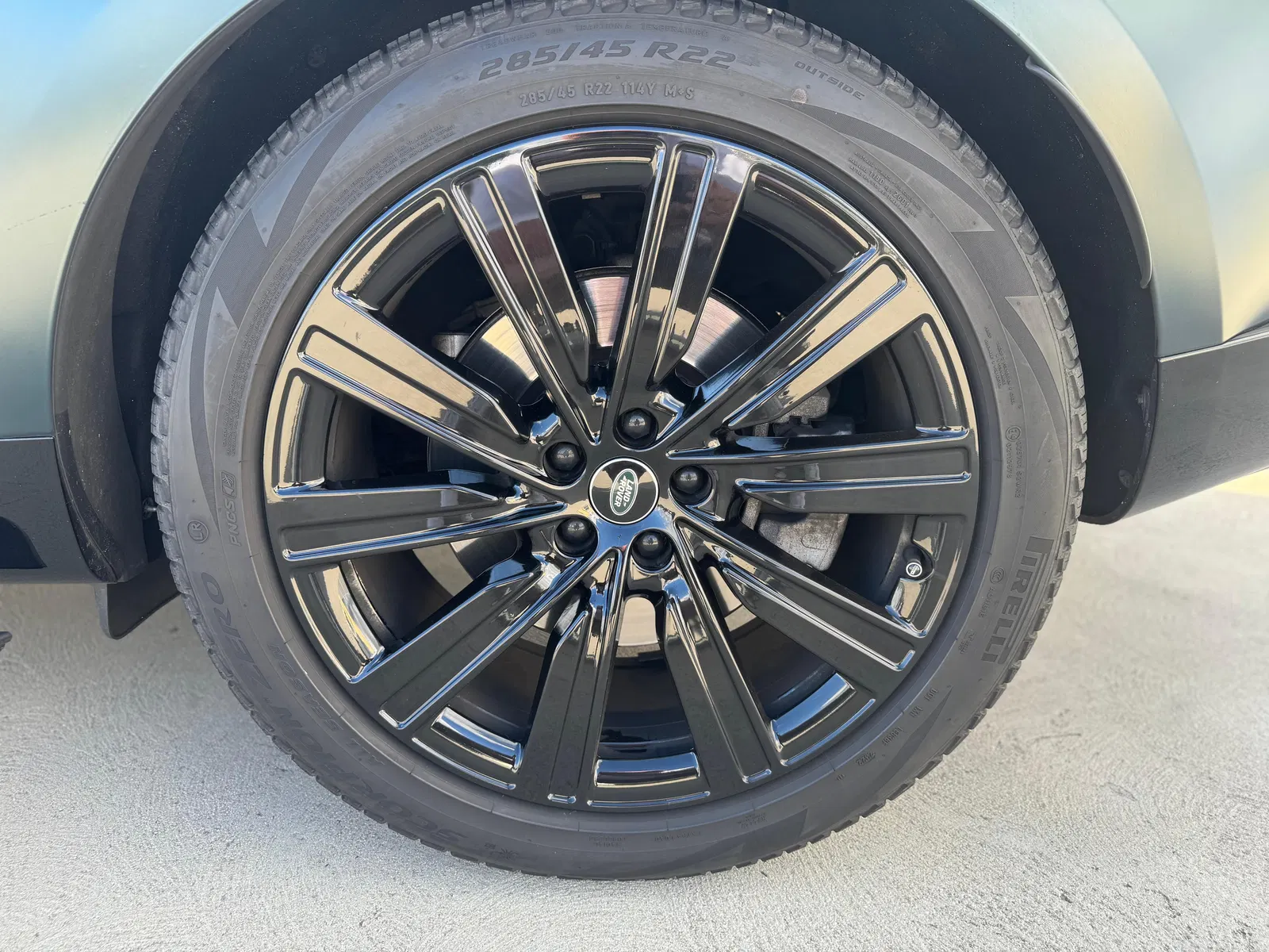 2023 Range Rover P530 SE LWB - Twin-Turbo V8, AWD, Premium Interior Upgrade and Technology Packs, Unmodified
