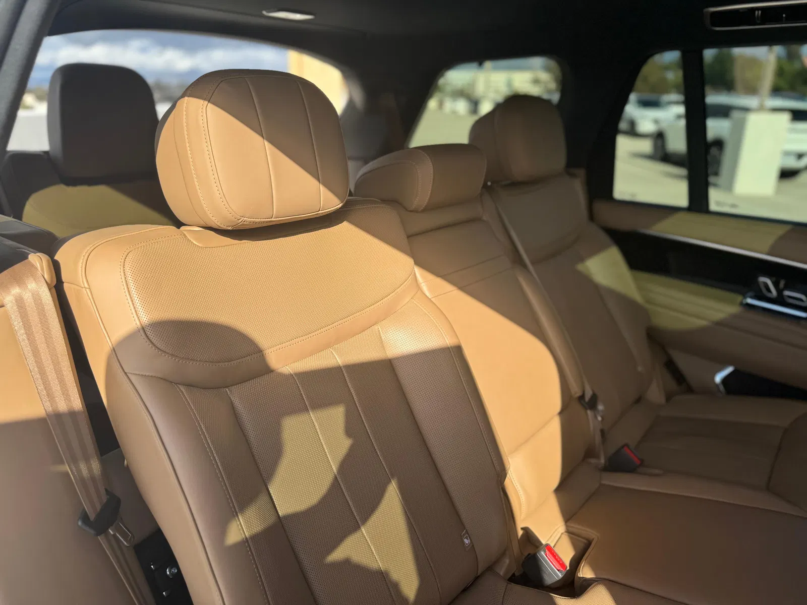 2023 Range Rover P530 SE LWB - Twin-Turbo V8, AWD, Premium Interior Upgrade and Technology Packs, Unmodified