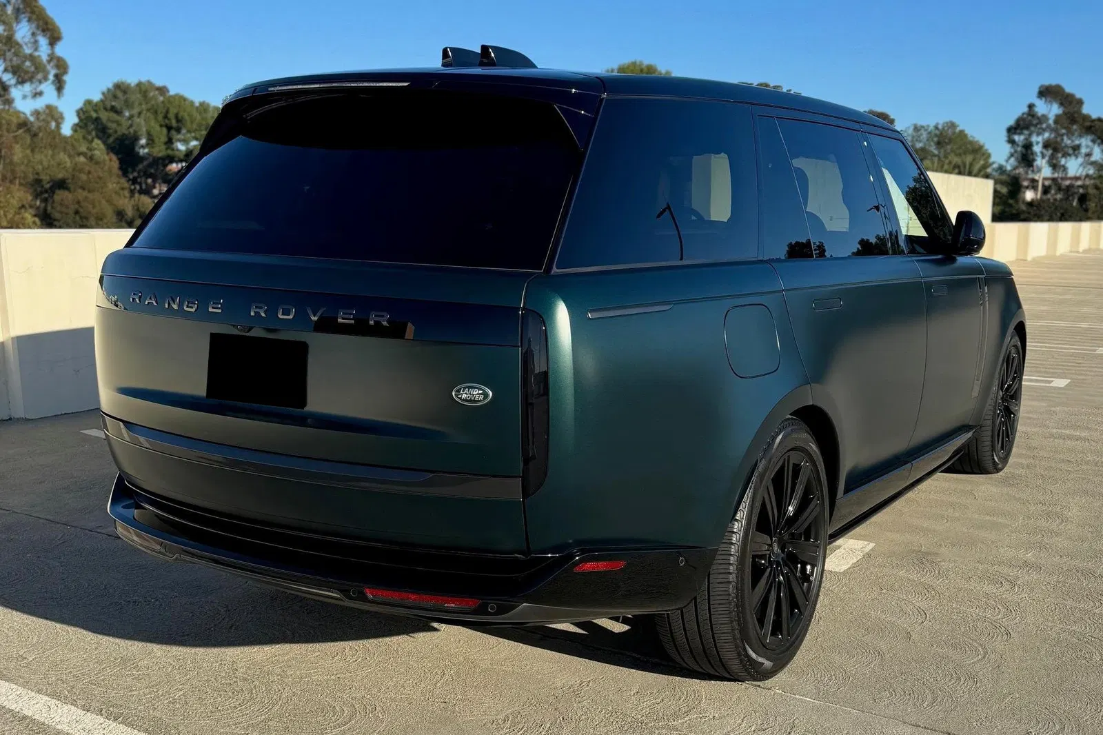 2023 Range Rover P530 SE LWB - Twin-Turbo V8, AWD, Premium Interior Upgrade and Technology Packs, Unmodified