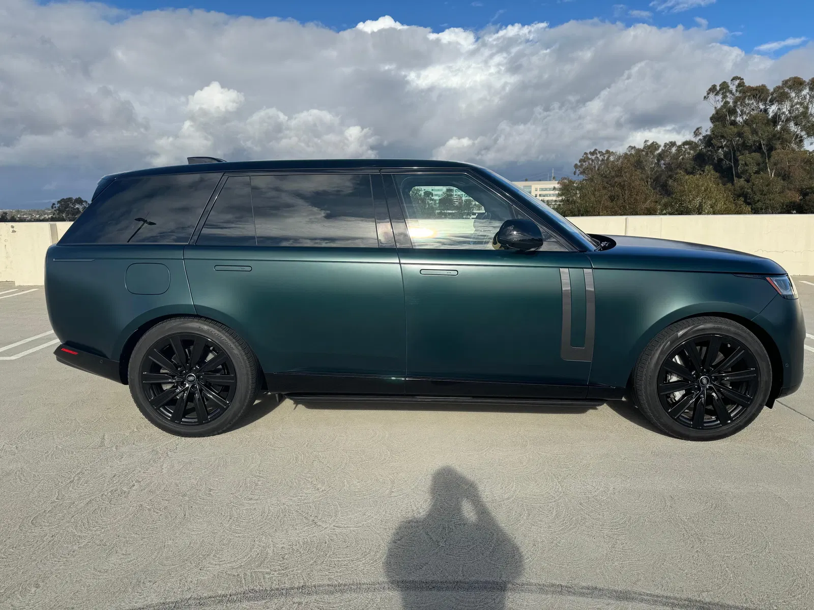2023 Range Rover P530 SE LWB - Twin-Turbo V8, AWD, Premium Interior Upgrade and Technology Packs, Unmodified