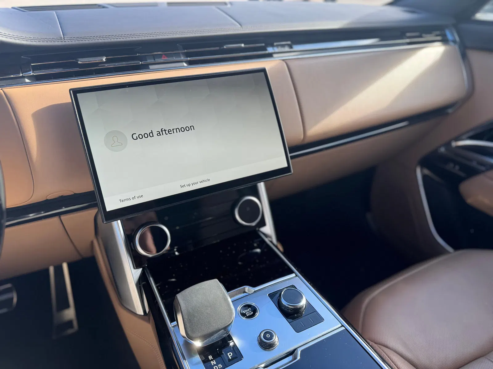 2023 Range Rover P530 SE LWB - Twin-Turbo V8, AWD, Premium Interior Upgrade and Technology Packs, Unmodified