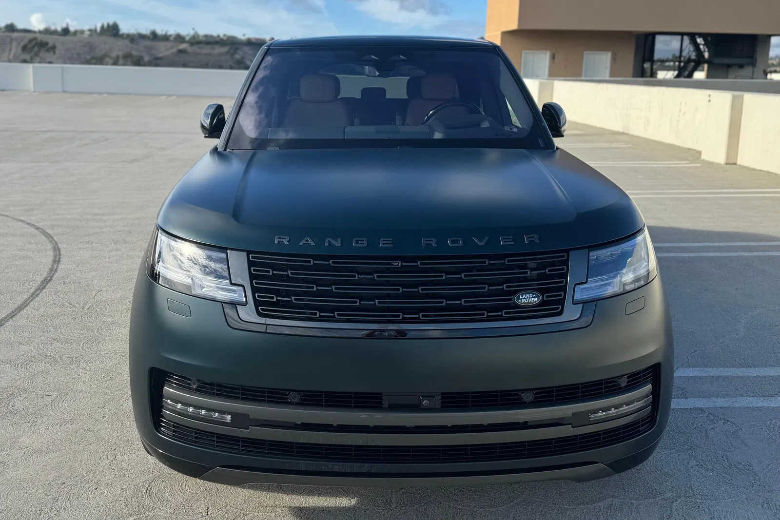 2023 Range Rover P530 SE LWB - Twin-Turbo V8, AWD, Premium Interior Upgrade and Technology Packs, Unmodified