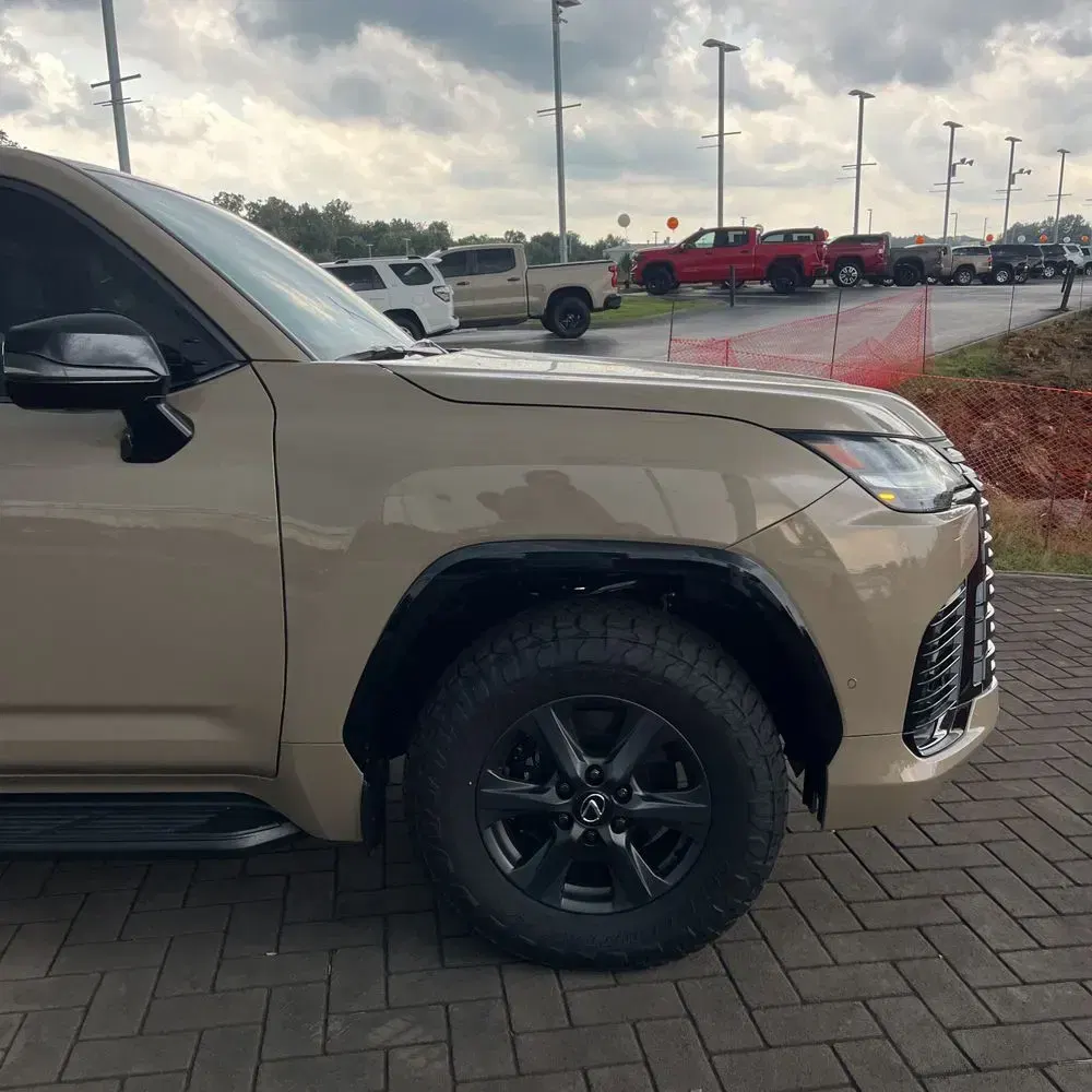 2025 Lexus LX 700h Overtrail