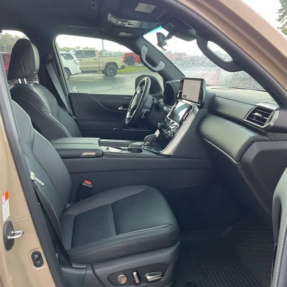 2025 Lexus LX 700h Overtrail