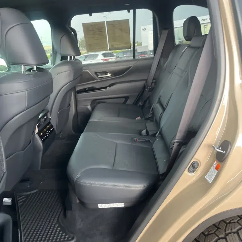2025 Lexus LX 700h Overtrail