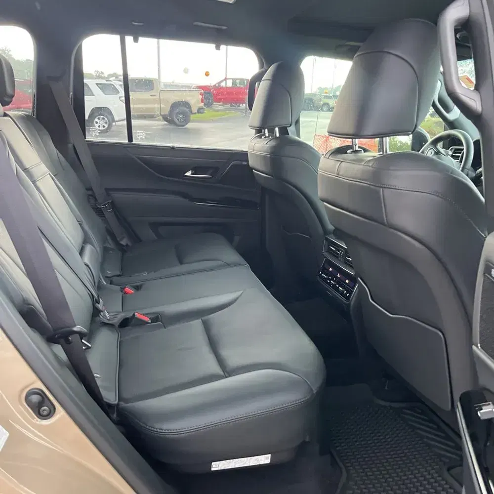 2025 Lexus LX 700h Overtrail