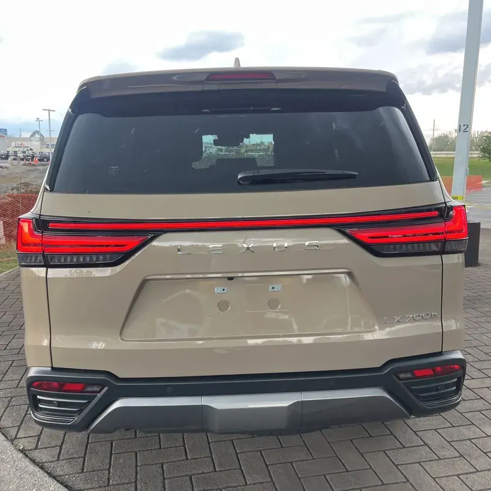 2025 Lexus LX 700h Overtrail
