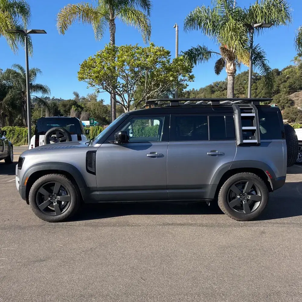 2023 Land Rover Defender 110 SE