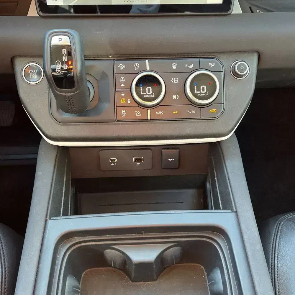 2023 Land Rover Defender 110 SE