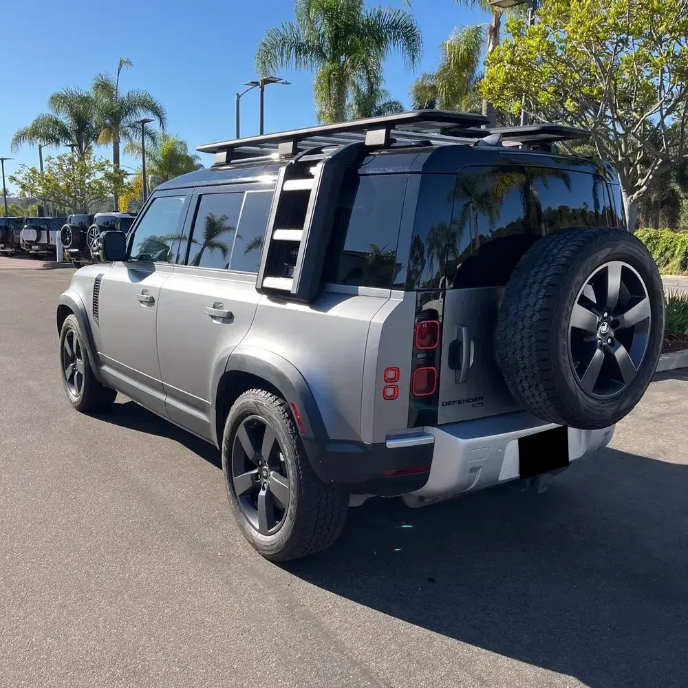 2023 Land Rover Defender 110 SE