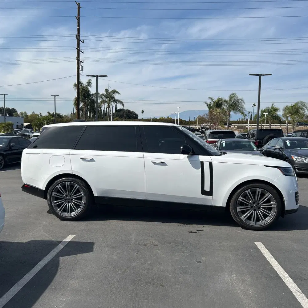 2023 Land Rover Range Rover P530 SE LWB