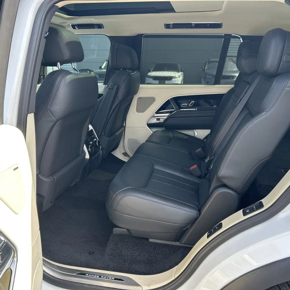 2023 Land Rover Range Rover P530 SE LWB
