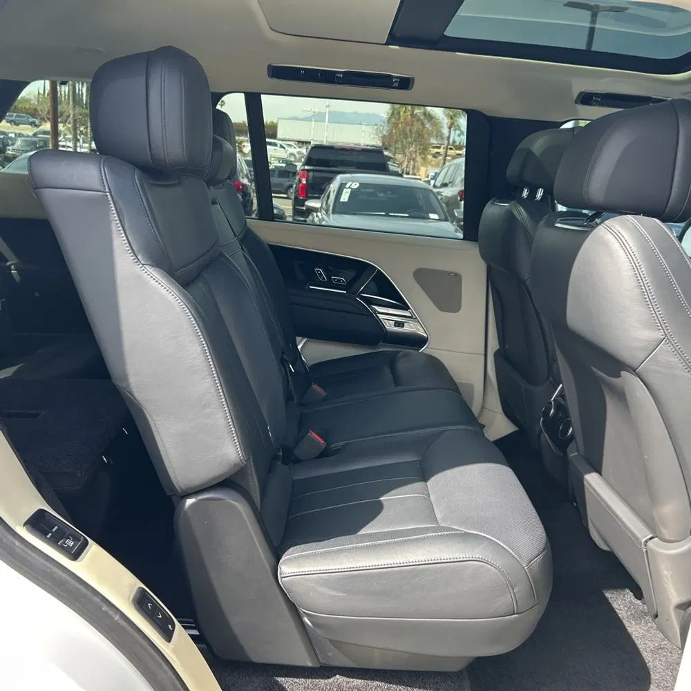 2023 Land Rover Range Rover P530 SE LWB