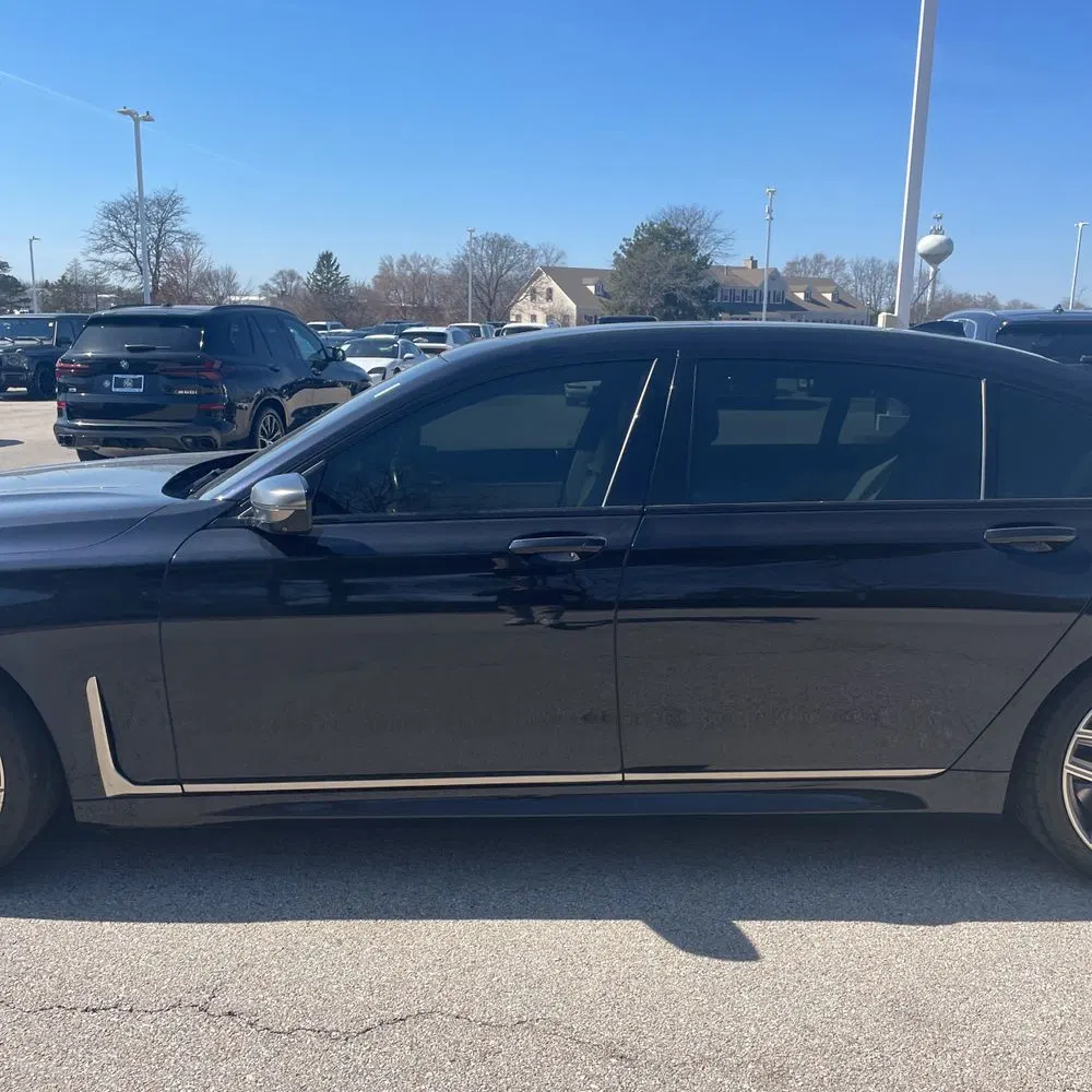 2022 BMW 7-Series M760xi