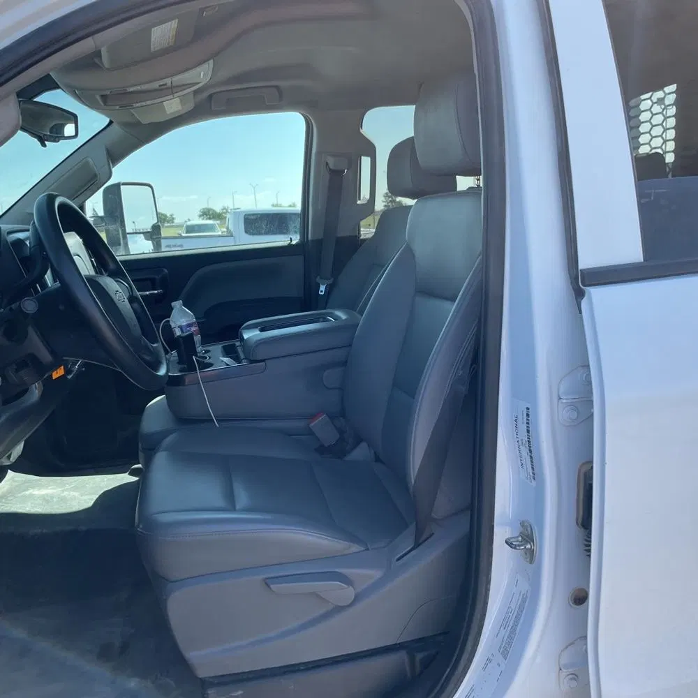 2023 Chevrolet Silverado 5500 W/T