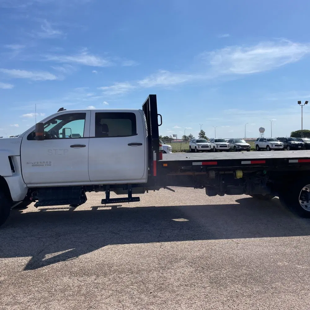 2023 Chevrolet Silverado 5500 W/T