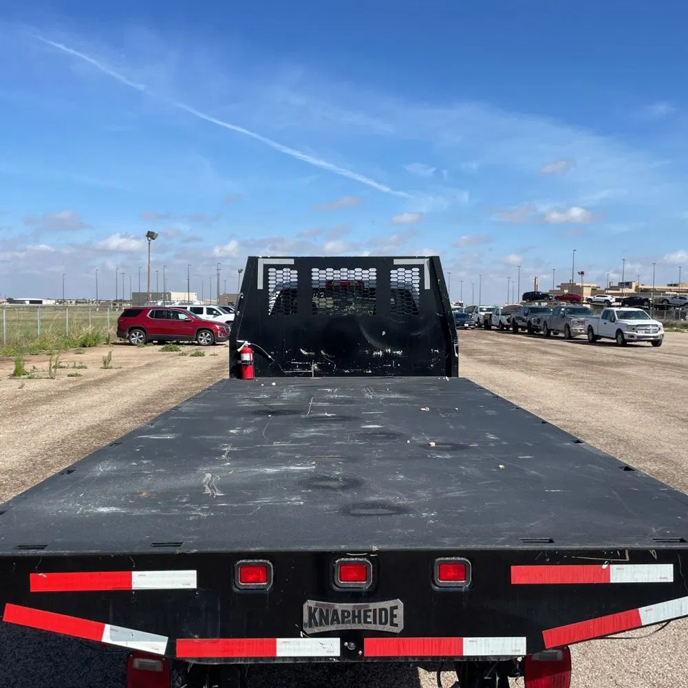 2023 Chevrolet Silverado 5500 W/T
