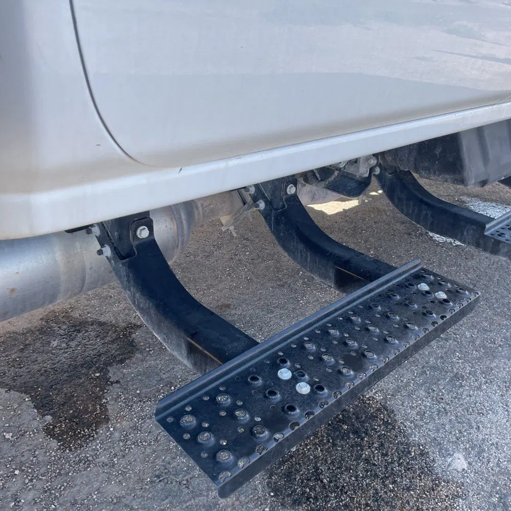 2023 Chevrolet Silverado 5500 W/T