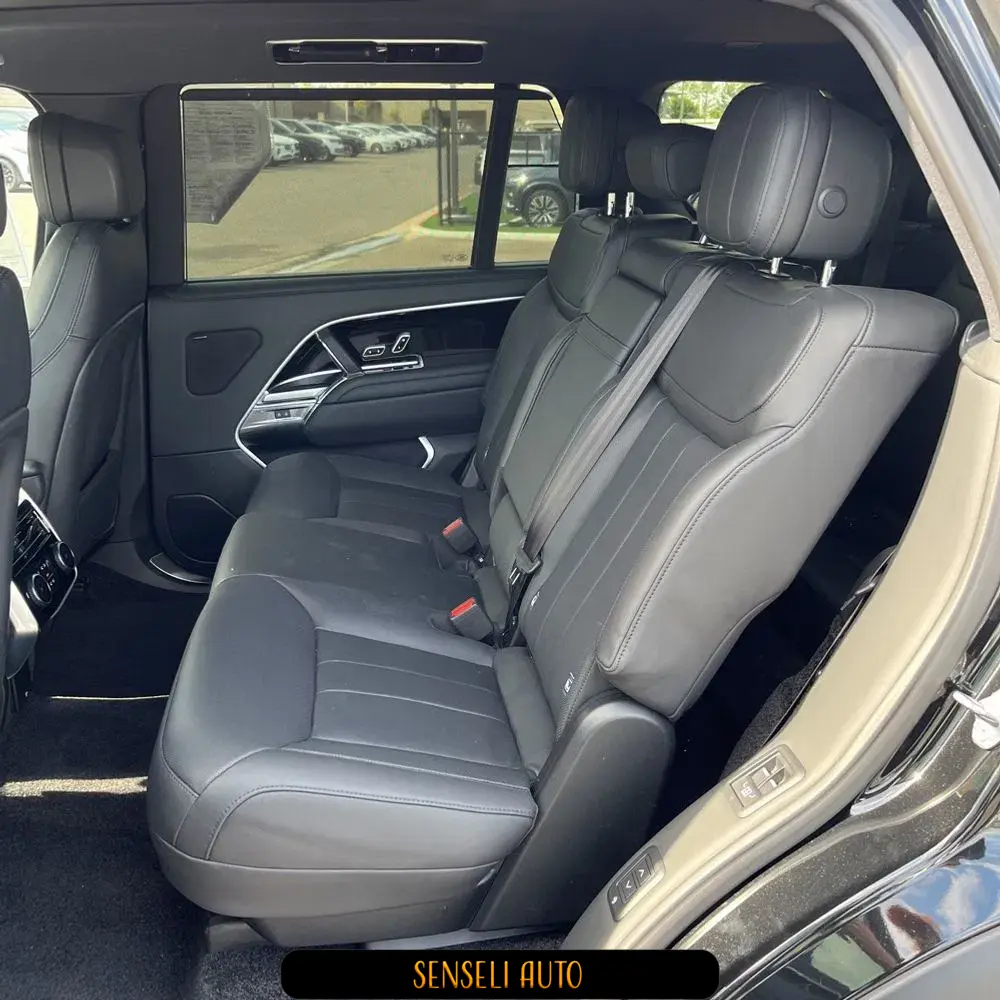 2023 Land Rover Range Rover P530 SE LWB