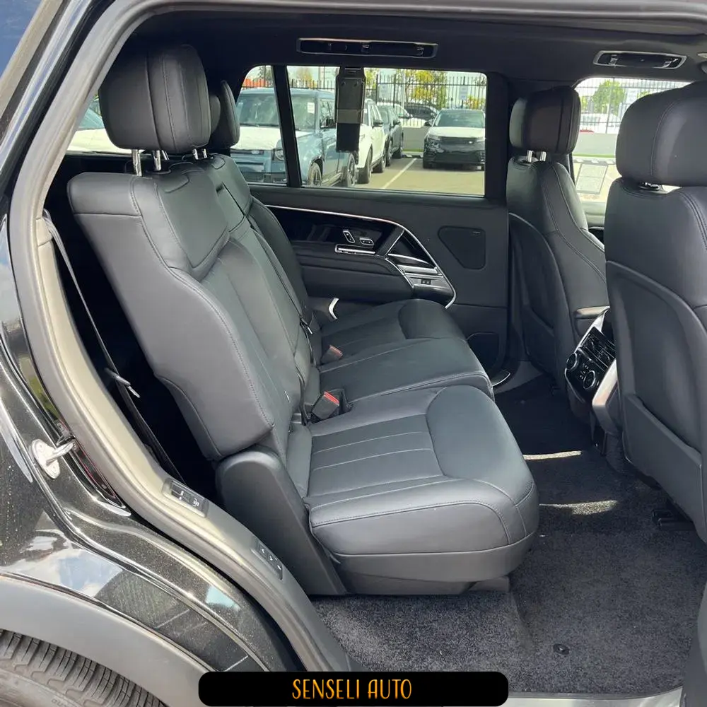 2023 Land Rover Range Rover P530 SE LWB