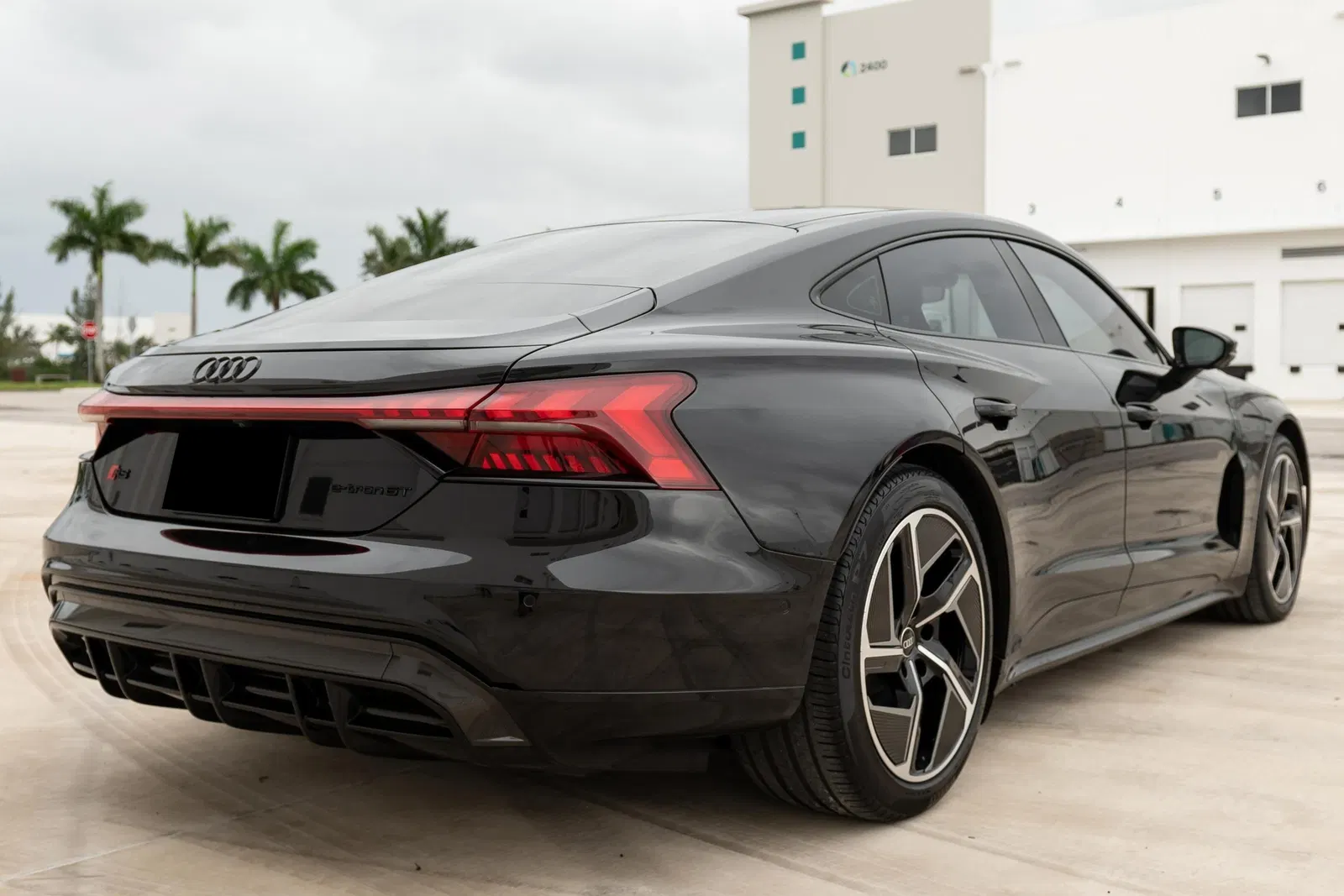 2024 Audi RS e-tron GT - 637-hp Dual-Motor AWD, Carbon Performance Package, Unmodified