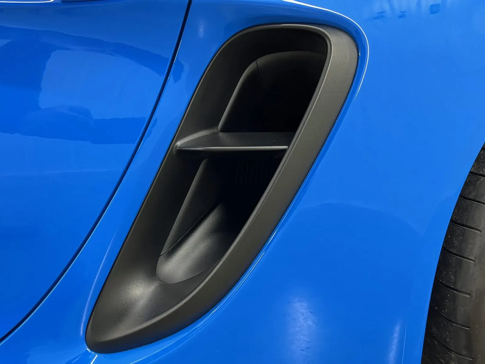 2023 Porsche 718 Spyder 6-Speed