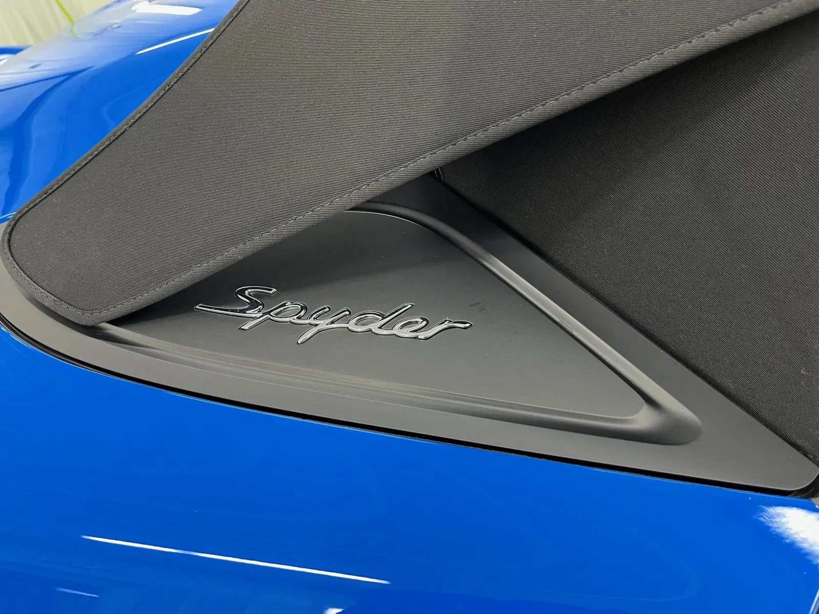 2023 Porsche 718 Spyder 6-Speed
