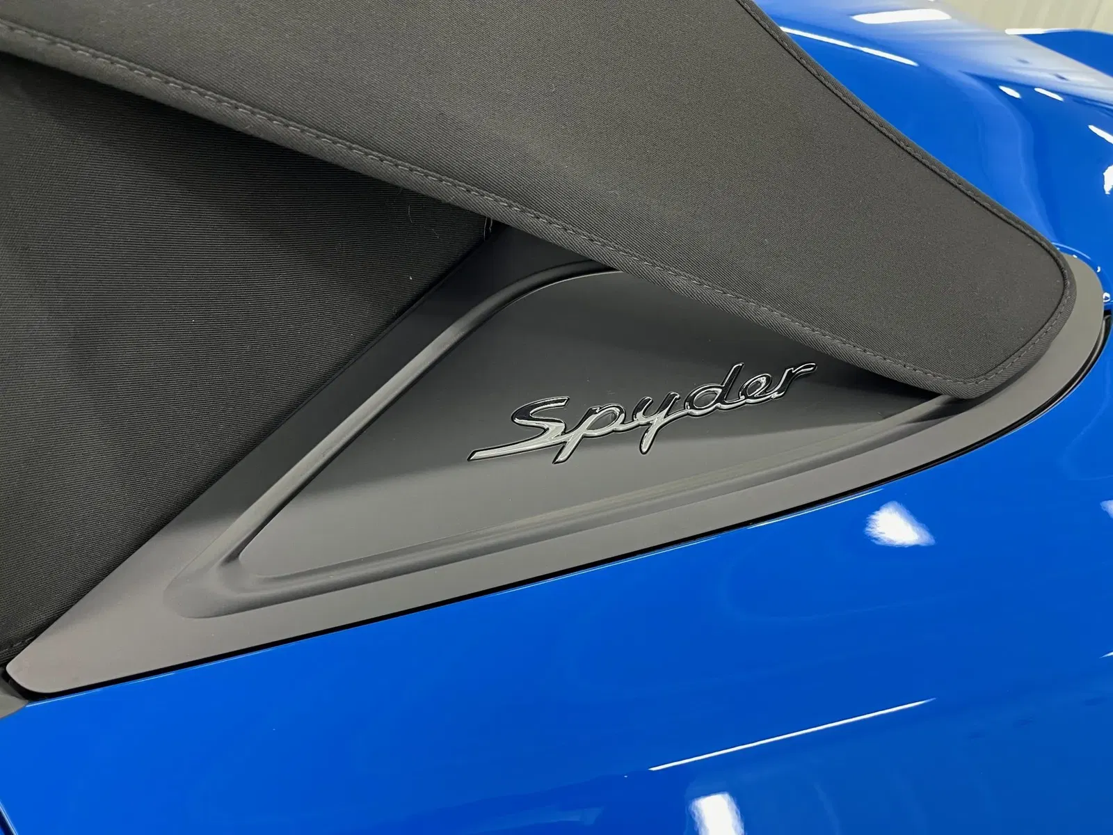 2023 Porsche 718 Spyder 6-Speed