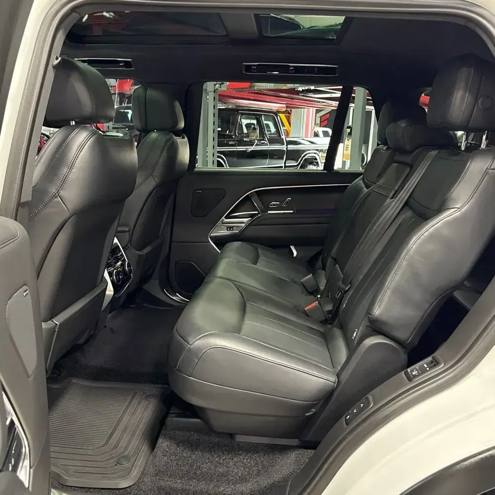 2023 Land Rover Range Rover P530 SE LWB