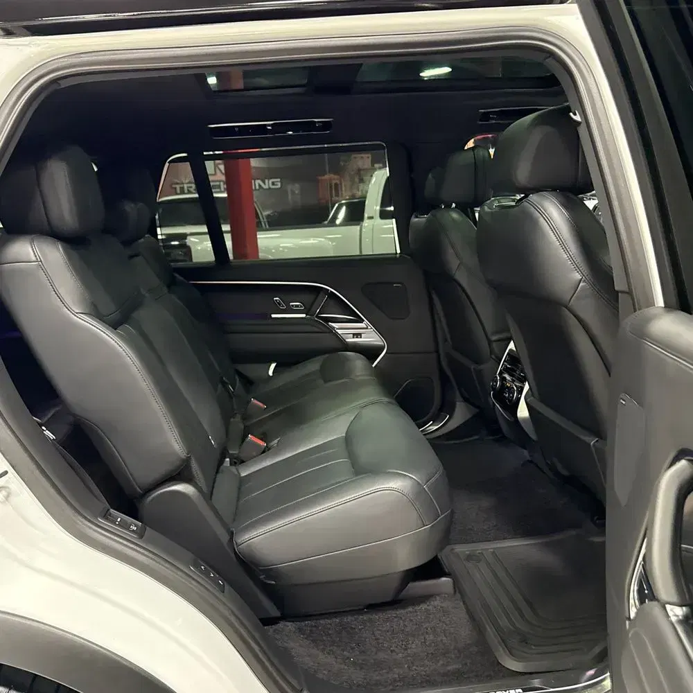 2023 Land Rover Range Rover P530 SE LWB